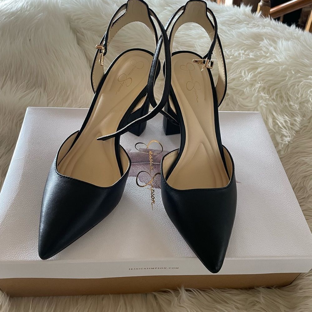 Black closed toe heels - Picture 5 of 7